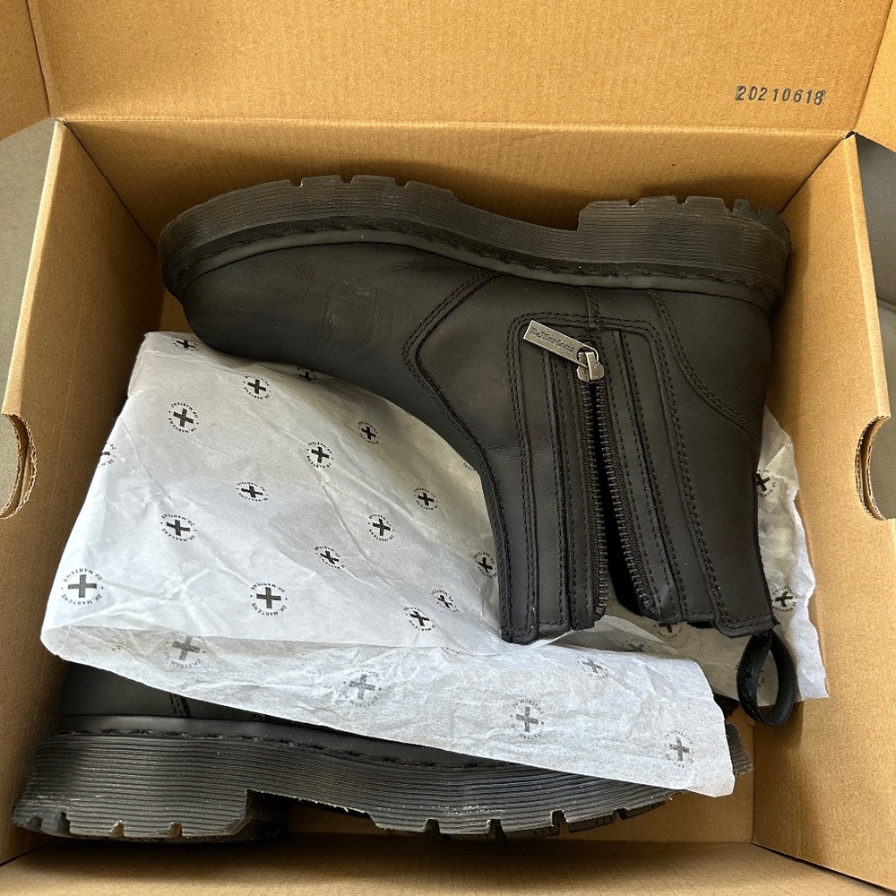 Dr. Martens 2976 Alyson w/zips US size 7, EU38, UK 5 - Picture 6 of 6